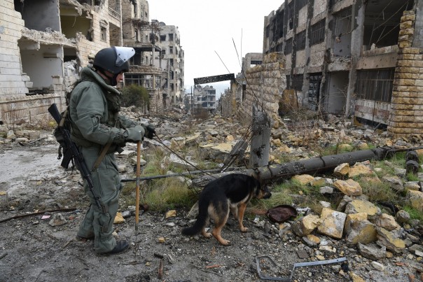 Российские саперы предотвратили мощный взрыв на складе в Алеппо Российские саперы предотвратили мощный взрыв на складе в Алеппо