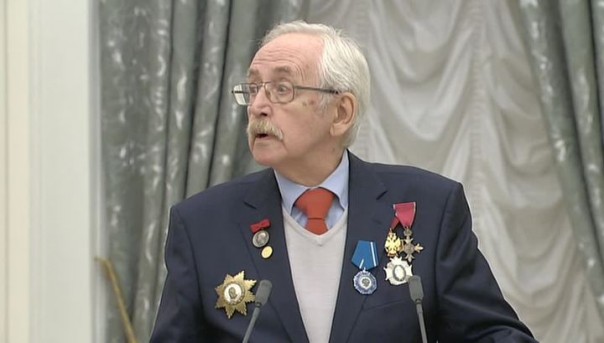 Актер Ливанов попросил Путина оставаться во главе России