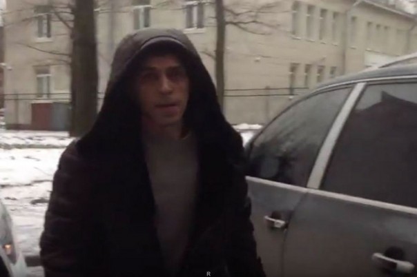 «Я тебя найду, чучело!»: владелец Porsche перекрыл дорогу скорой помощи в Петербурге «Я тебя найду, чучело!»: владелец Porsche перекрыл дорогу скорой помощи в Петербурге