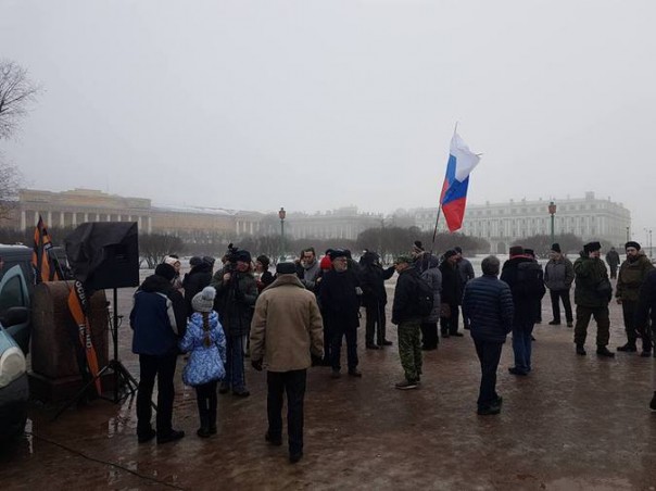 Противники и сторонники передачи Исаакия РПЦ сошлись на Марсовом поле Противники и сторонники передачи Исаакия РПЦ сошлись на Марсовом поле