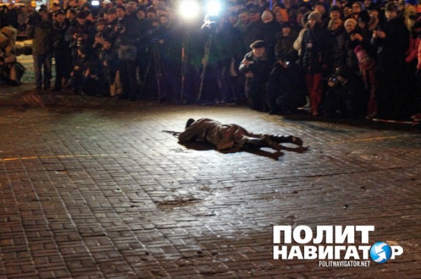 В Киеве инсценировали «перемогу над москалями» и провели факельное шествие В Киеве инсценировали «перемогу над москалями» и провели факельное шествие