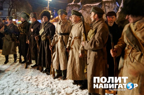 В Киеве инсценировали «перемогу над москалями» и провели факельное шествие В Киеве инсценировали «перемогу над москалями» и провели факельное шествие