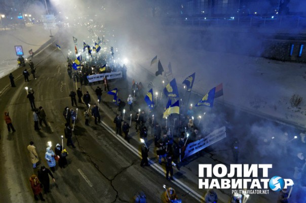 В Киеве инсценировали «перемогу над москалями» и провели факельное шествие В Киеве инсценировали «перемогу над москалями» и провели факельное шествие