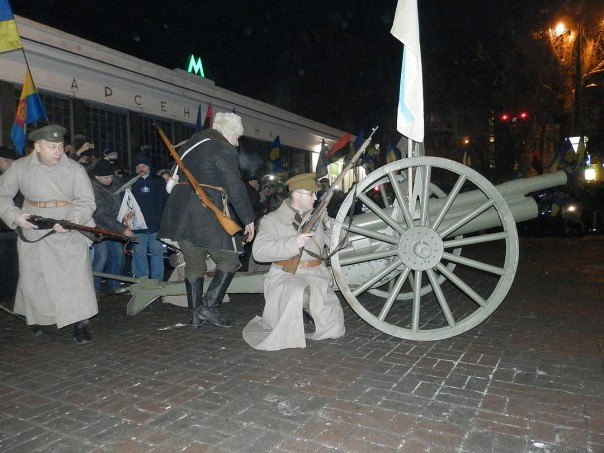 Дневник киевлянки: дежурно помянули жертв Холокоста и пошли шагать с нацистами Дневник киевлянки: дежурно помянули жертв Холокоста и пошли шагать с нацистами