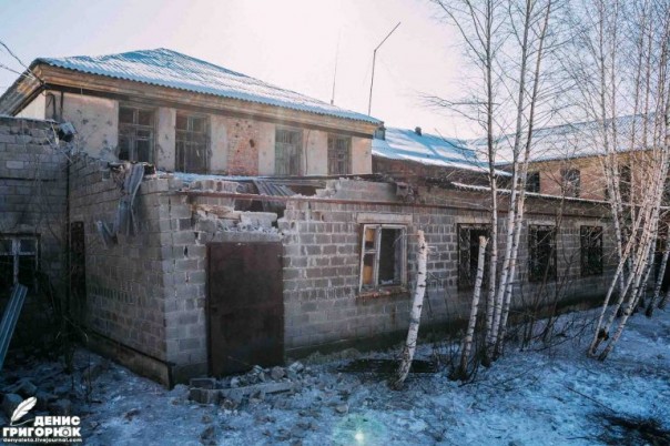 Дети, пережившие обстрел в Макеевке, дали интервью в бомбоубежище. Обнародовано видео разрушений жилых домов в Донецке Дети, пережившие обстрел в Макеевке, дали интервью в бомбоубежище. Обнародовано видео разрушений жилых домов в Донецке