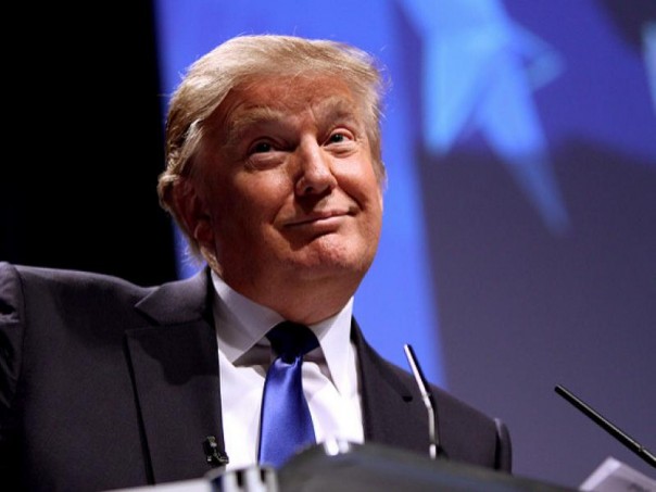 Трамп подыграл России указом: золото дорожает — доллар падает