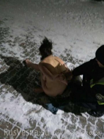 Их нравы: В Ивано-Франковске девушка разделась догола на морозе и прокляла полицию