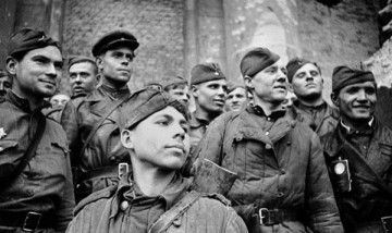 Светлые лица советских людей