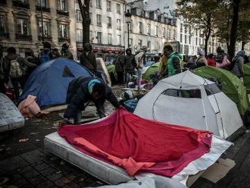 Туристы бегут из «кошмарного» Парижа