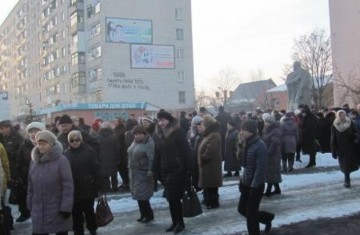 В Виннице бунтуют против закрытия больницы: люди обещают лечь на рельсы и остановить поезда, если власть проведет «реформы Супрун»