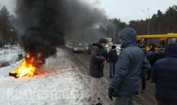«Автомайдан» в Киеве: перекрыты трассы, демонстранты жгут покрышки
