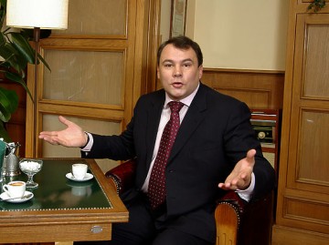 Петр Толстой против Путина: храм Госдумы рушится из-за евреев