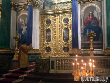 В Исаакий вызван ОМОН.