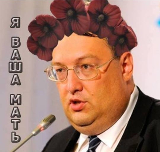 Украинские власти хотят спилить с памятника Родине-матери герб СССР