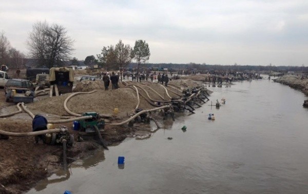 На западе Украины бушует война... за янтарь На западе Украины бушует война... за янтарь