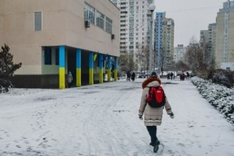Киевские школьники отказываются покупать памперсы карателям Донбасса