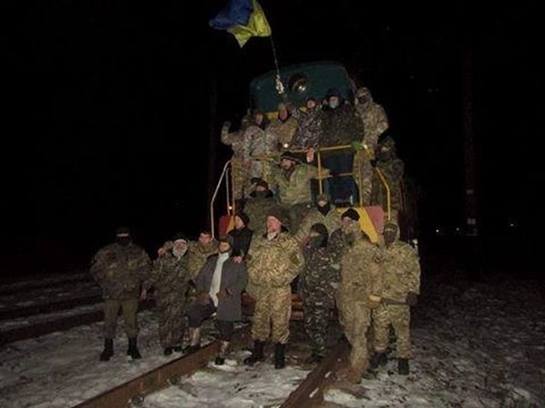 Торгуем и воюем. Зачем Украина пытается блокировать Донбасс? 