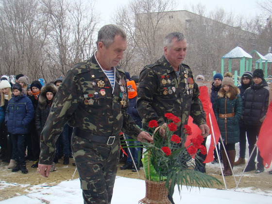 Города и районы Луганской и Донецкой Республик почтили память воинов-интернационалистов