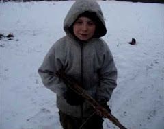 Юный защитник с деревянным автоматом против САУ "Тюльпан" укрофашистов