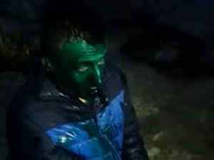 На Украине таксисты сняли на видео унизительную расправу с пассажиром-безбилетником