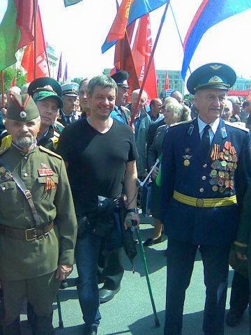 В День Победы повязывал гвардейскую ленту на нарах В День Победы повязывал гвардейскую ленту на нарах