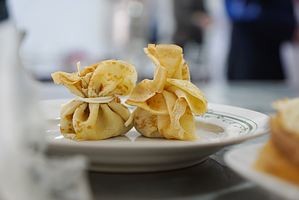 На Украине решили запретить Масленицу и декоммунизировать поедание блинов