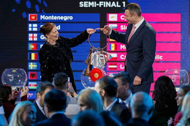 Дневник киевлянки: на Украине абстрагируются от морали и беспощадно обстреливают Донбасс Дневник киевлянки: на Украине абстрагируются от морали и беспощадно обстреливают Донбасс