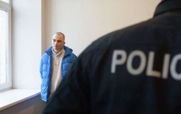 Правозащитник: полиция Латвии выбивает из ополченца ЛНР компромат на Россию