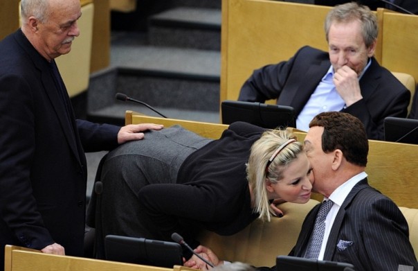 Обыкновенные предатели: Почему в списках главных российских партий оказываются изменники? Обыкновенные предатели: Почему в списках главных российских партий оказываются изменники?