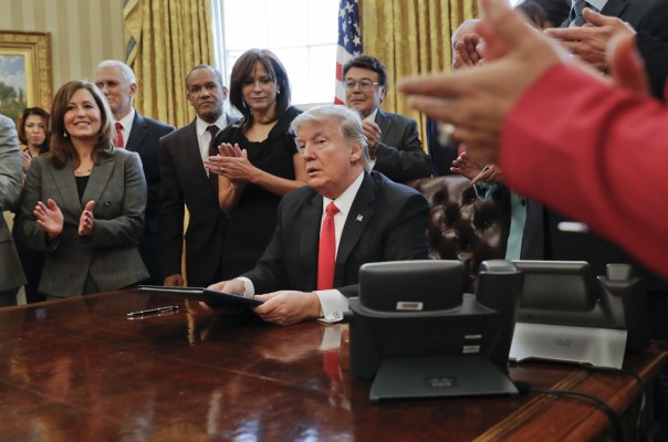 Глава ЕС рассматривает заявления Трампа как угрозы
