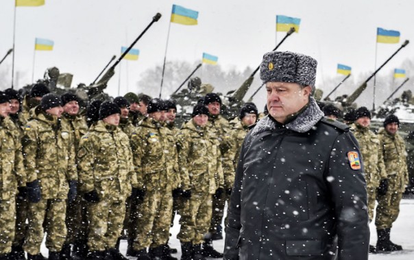 Порошенко наградил 48 мародеров из ВСУ за ад для мирных в Авдеевке Порошенко наградил 48 мародеров из ВСУ за ад для мирных в Авдеевке