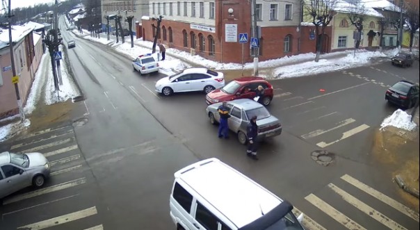 В подмосковном Серпухове мошенники неудачно разыграли ДТП