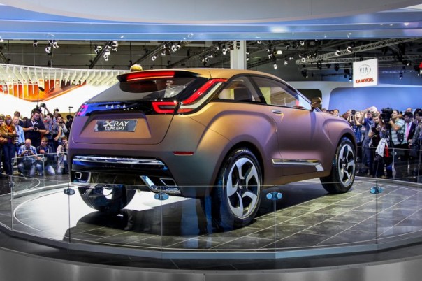 Появились изображения нового кроссовера LADA без камуфляжа