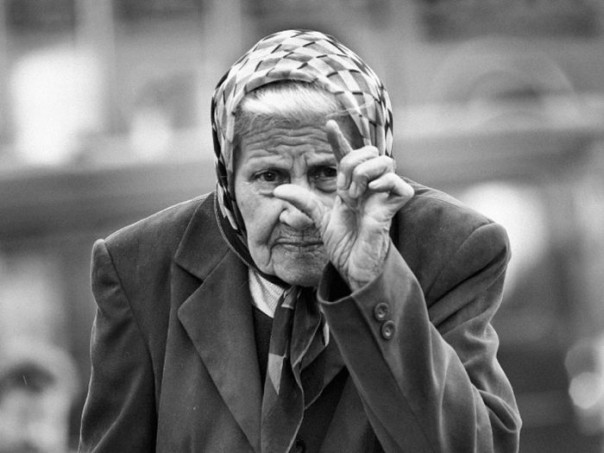 Старики в Киеве мрут с голода, пока скакуны поминают «сталинский голодомор»