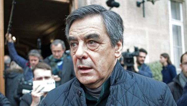 Сын и дочь Фийона семь часов давали показания следователям Сын и дочь Фийона семь часов давали показания следователям