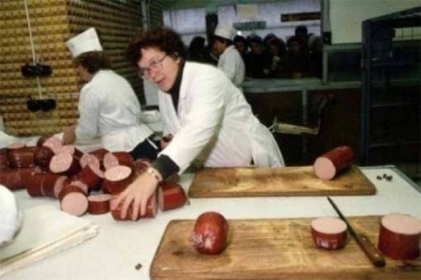 Дно кастрюль: За воспоминания о жизни в СССР предлагают сажать в тюрьму Дно кастрюль: За воспоминания о жизни в СССР предлагают сажать в тюрьму