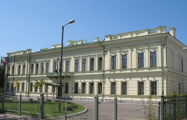 Командующий ВВС Литвы уволен в запас за ремонт вертолетов в России