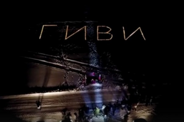 На поле за Санкт-Петербургом из тысячи свечей выложили позывной «Гиви»