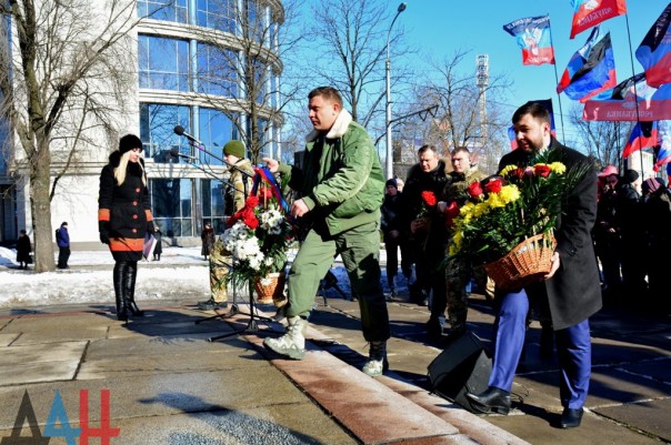 В Донецке прошел митинг по случаю 99-летней годовщины создания Донецко-Криворожской Республики В Донецке прошел митинг по случаю 99-летней годовщины создания Донецко-Криворожской Республики