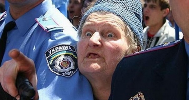 Киев ведет себя, как глупая баба: Запад прекращает поддержку Порошенко