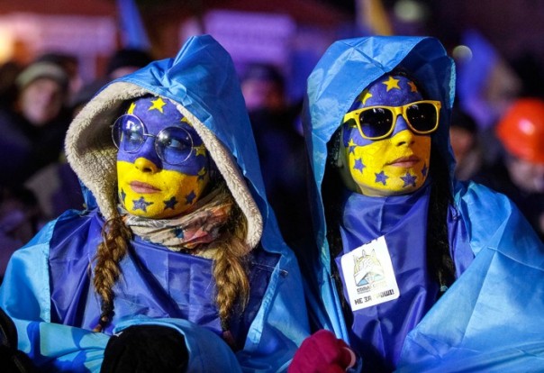 Українский тиждень: Европа нас унижает, а мы все равно будем умирать за неё