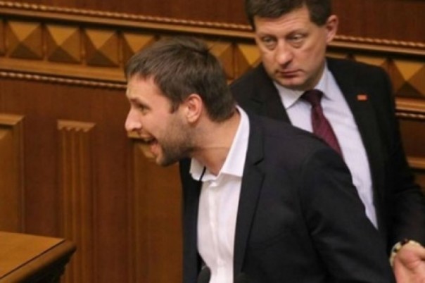 Сотник Парасюк требует снести Раду в рамках декоммунизации  