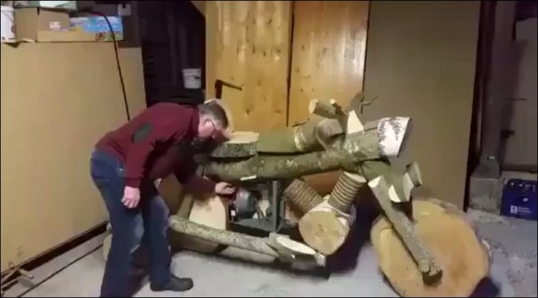 Мотоцикл, собранный из дров