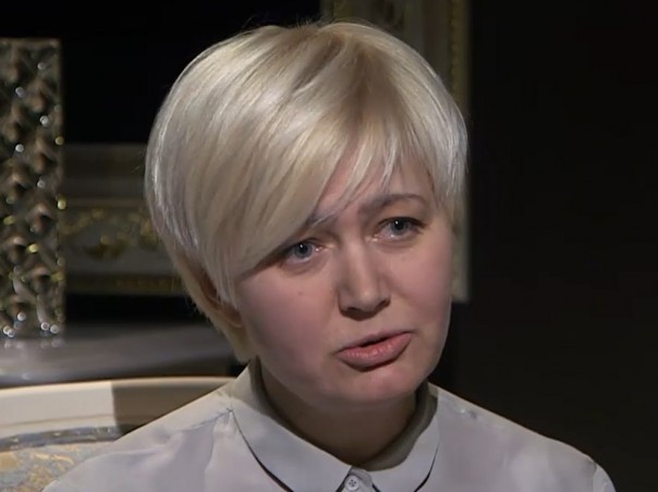 Обокраденной квартиры мало: Писательница, швырявшая мелочь в русскоязычных продавцов, теперь решила взяться за венгров Закарпатья