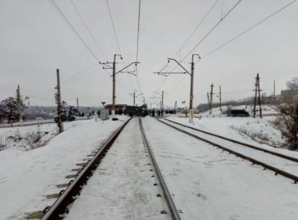 Торгуем и воюем. Зачем Украина пытается блокировать Донбасс? 