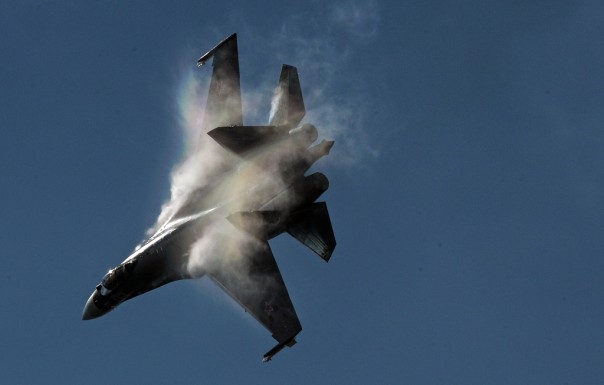 Сверхманевренный истребитель Су-35С в действии. Съемка Минобороны