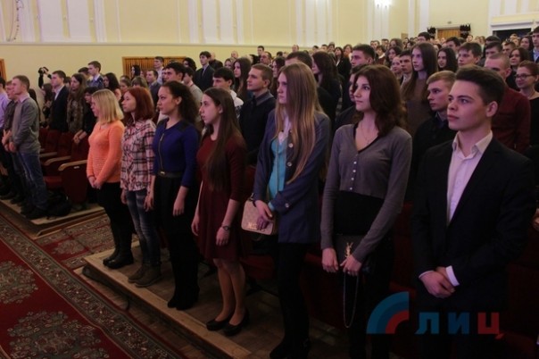 Глава ЛНР вручил премии лучшим студентам Республики Глава ЛНР вручил премии лучшим студентам Республики
