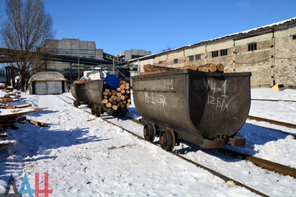 Глава ДНР принял участие в открытии новой лавы на шахте «Прогресс» ГП «Торезантрацит» Глава ДНР принял участие в открытии новой лавы на шахте «Прогресс» ГП «Торезантрацит»