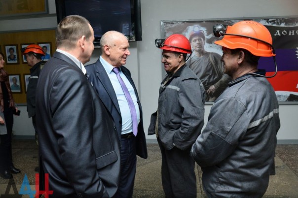 Глава ДНР принял участие в открытии новой лавы на шахте «Прогресс» ГП «Торезантрацит» Глава ДНР принял участие в открытии новой лавы на шахте «Прогресс» ГП «Торезантрацит»