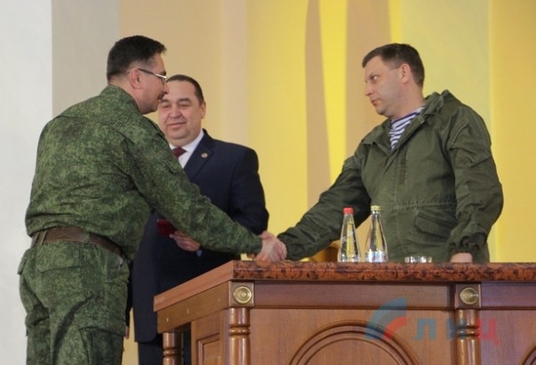 Главы ЛНР и ДНР наградили офицеров «Чернухино-Дебальцевской операции». Главы ЛНР и ДНР наградили офицеров «Чернухино-Дебальцевской операции».